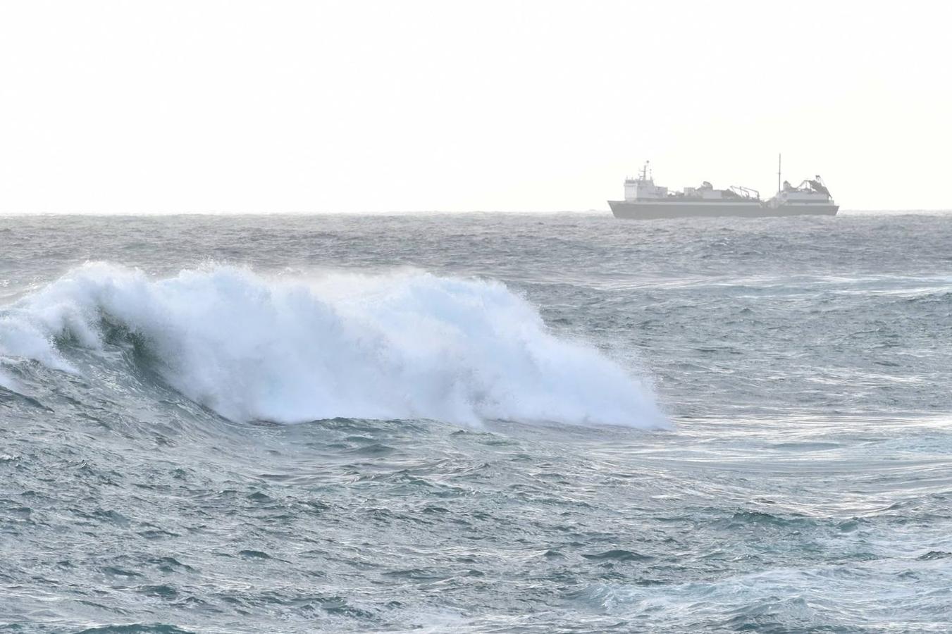 Fotos: Viento, oleaje y frío en las islas