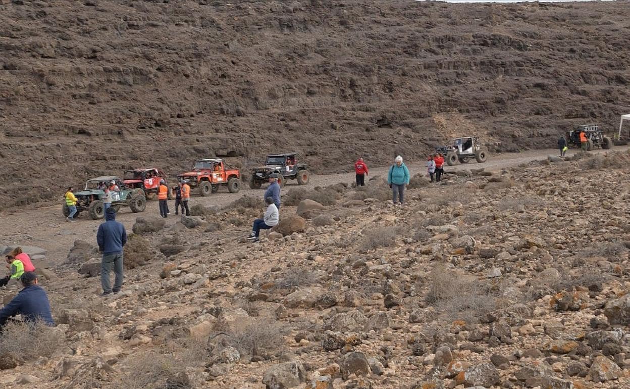 Vehículos 4x4 en un barranco de Antigua este fin de semana. 