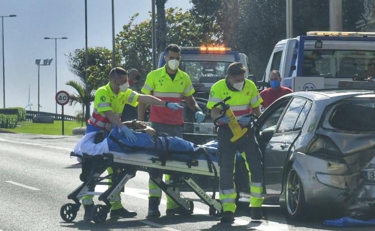 Dos heridos en una colisión en la Avenida Marítima