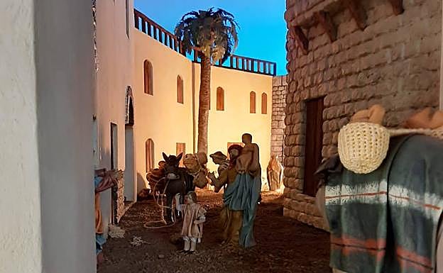 Estampa del portal hebreo de Nacho Maya, que expone en la Casa Saturninita, en San Fernando de Maspalomas. 
