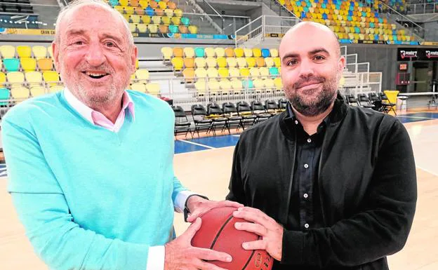 Pepe Moriana y Víctor García compartieron reflexiones de pasado, presente y futuro en el entorno que mejor les caracteriza: en una pista de baloncesto. 