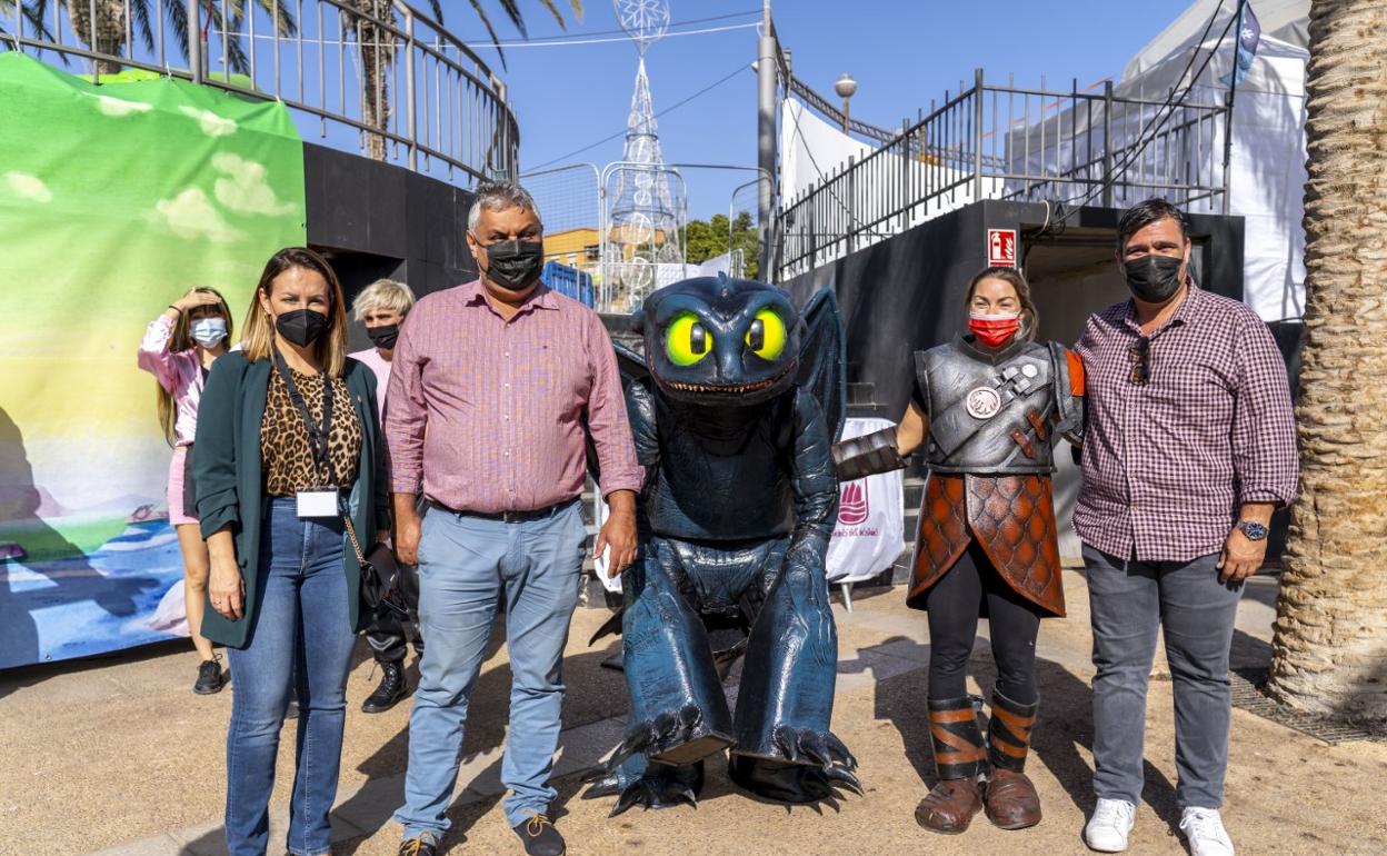 Peña Armas, Juan Jiménez y José Juan Herrera, con participantes en el festival. 