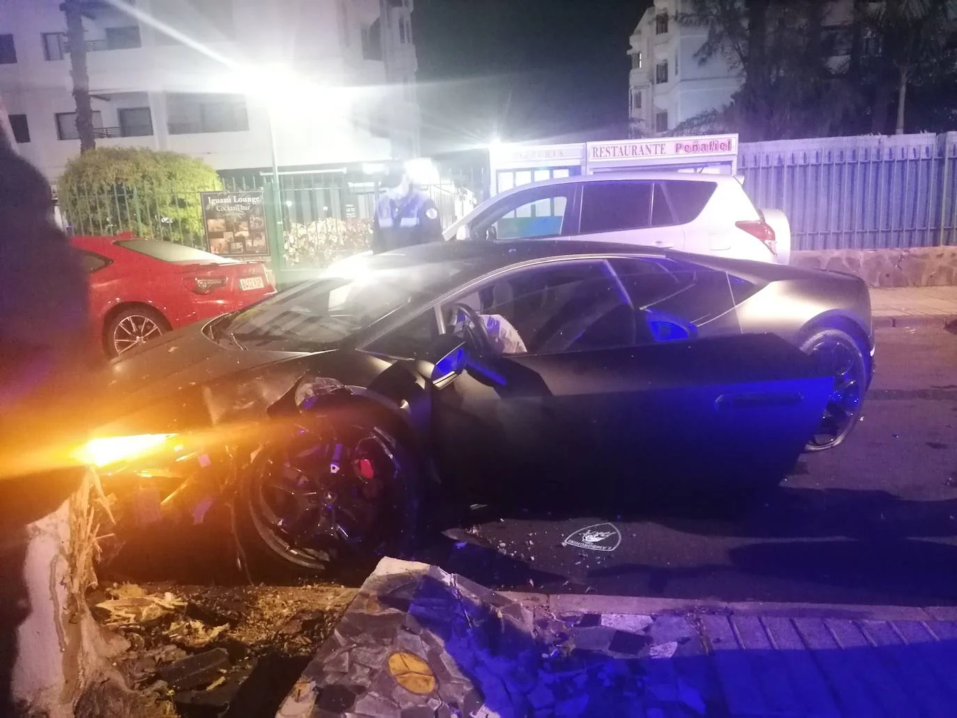 Imagen secundaria 2 - El Lamborghini de Viera, implicado en un accidente en el Sur 
