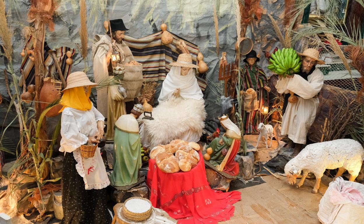 Imagen de un belén con indumentaria tradicional canaria. 