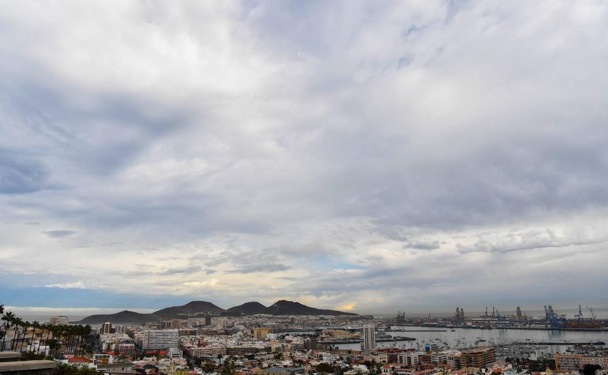 Canarias afronta un jueves con nubes y alguna lluvia en el norte