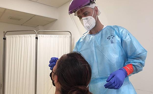 Más sanitarios y puntos de detección covid en Gran Canaria y Tenerife