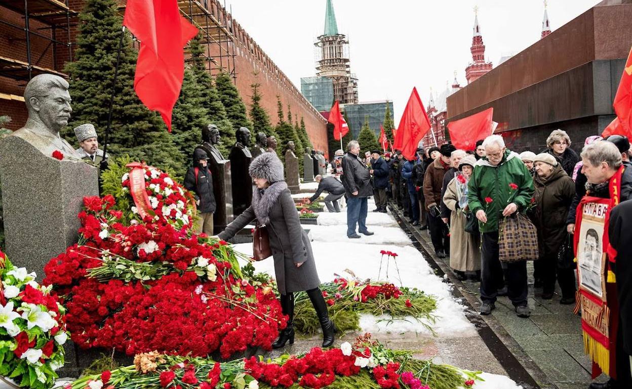 Tumba del dictador comunista Iósif Stalin, en Moscú, cuyos crímenes investigaba la ONG Memorial.