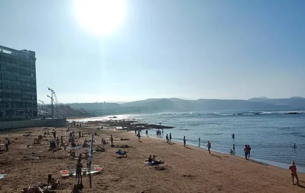 Imagen de la playa de Las Canteras. 