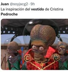 Imagen secundaria 2 - Las redes se llenan de memes del sorprendente vestido de Pedroche