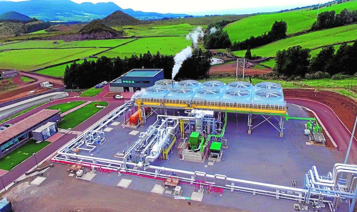 Imagen de la central geotérmica Pico Alto existente en la isla Terceira del archipiélago de Azores. 