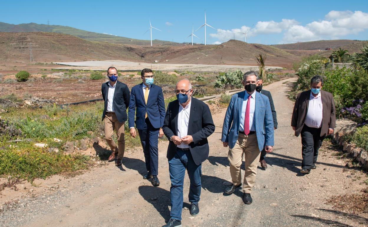 El Cabildo promueve la comunidad energética de Arinaga. 