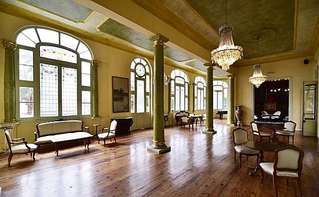 Vista de un lateral del salón Meifrén en el Gabinete Literario. 