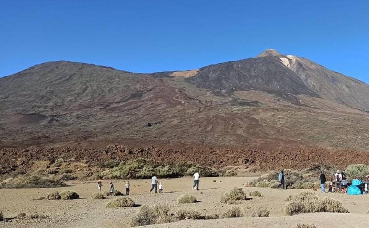 Camping ilegal en el Parque Nacional del Teide. 
