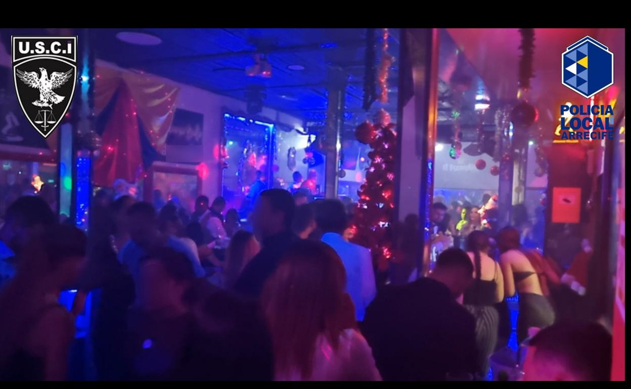 Local con aforo de más y sin medidas sanitarias obligadas. 