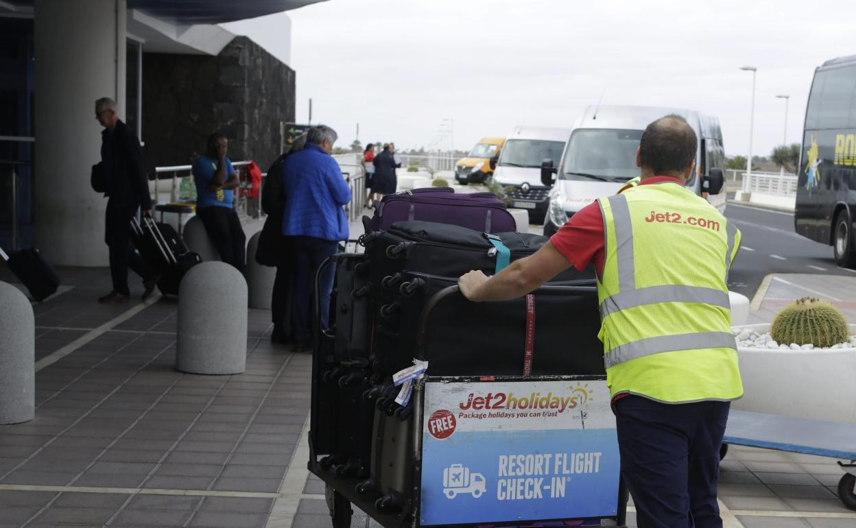 Actividad laboral insular reciente, en el aeropuerto. 