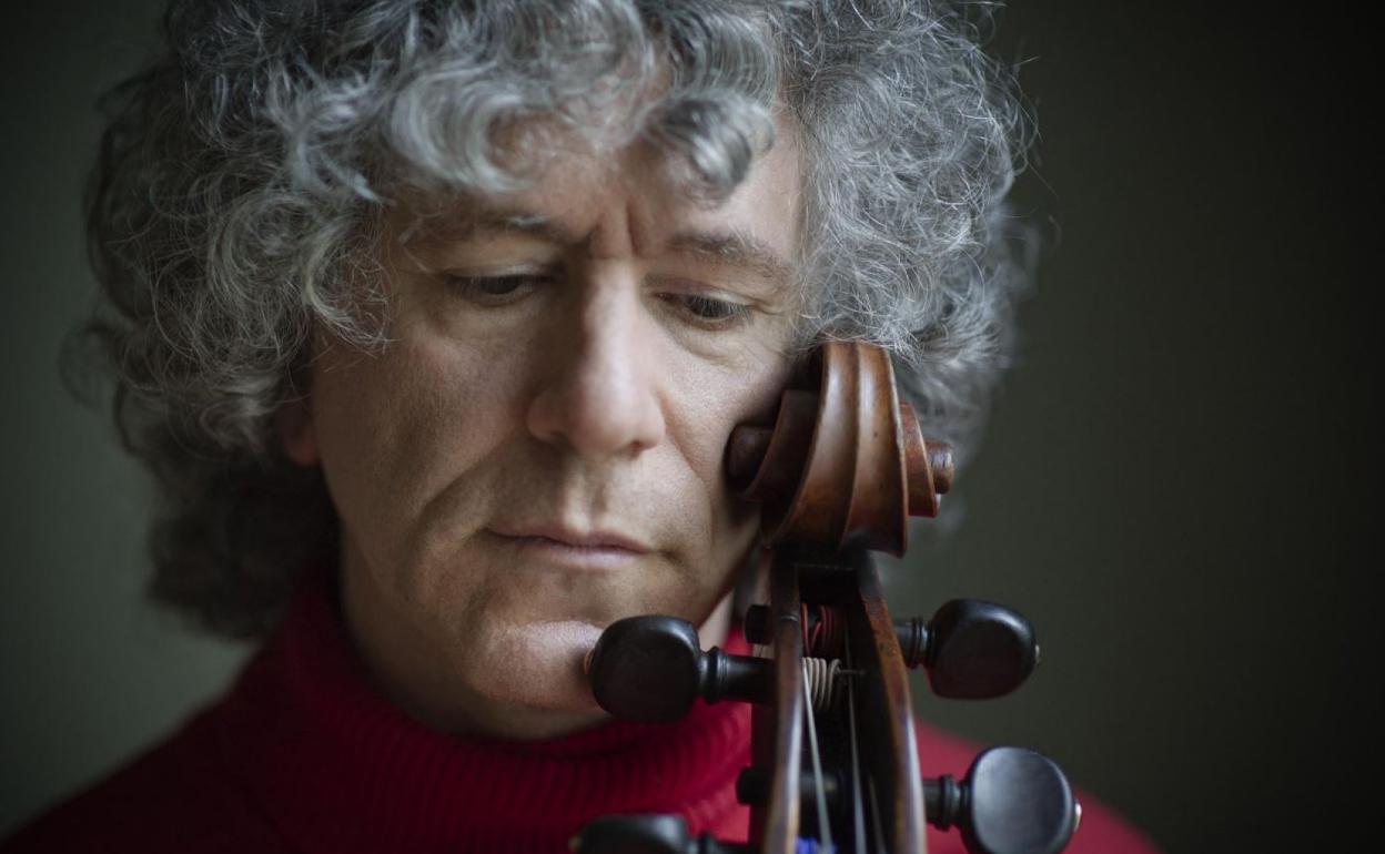 El chelista Steven Isserlis será el solista de los conciertos inaugurales junto a la Philarmonia londinense. 