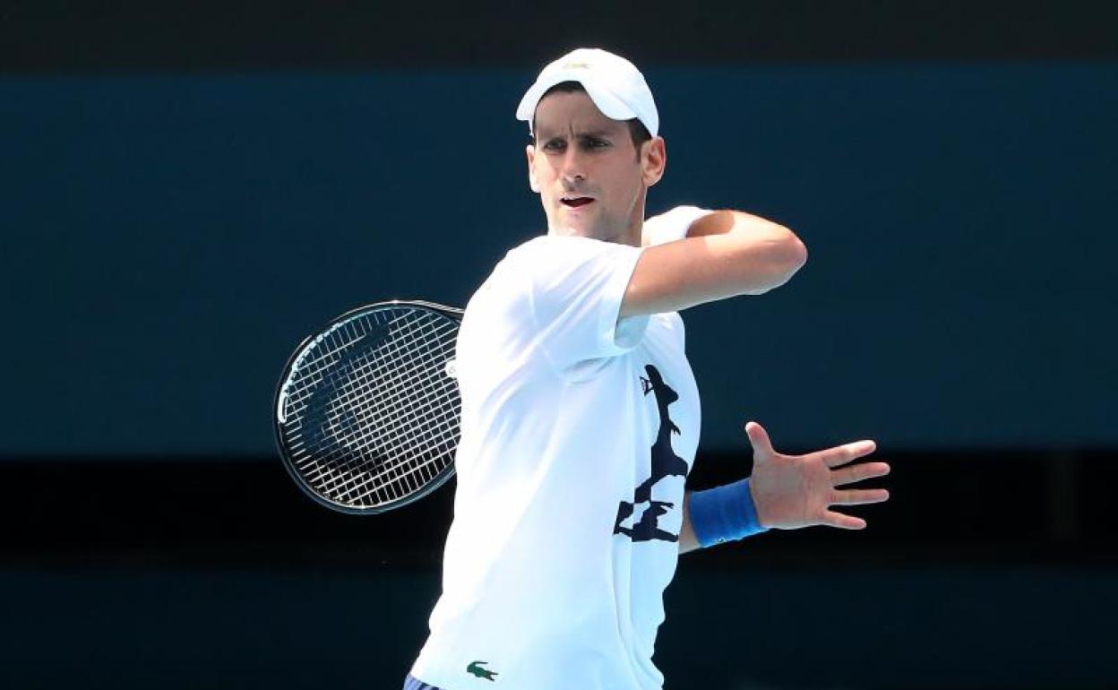 Novak Djokovic continúa su preparación para el Abierto de Australia. 
