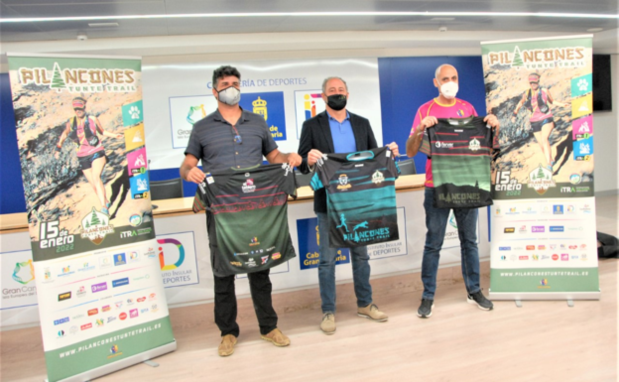 Pablo González, Francisco Castellano y José Quevedo, durante la presentación de la prueba
