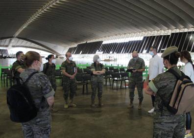 Imagen secundaria 1 - Comienza el apoyo de los equipos móviles de vacunación de las Fuerzas Armadas en Canarias
