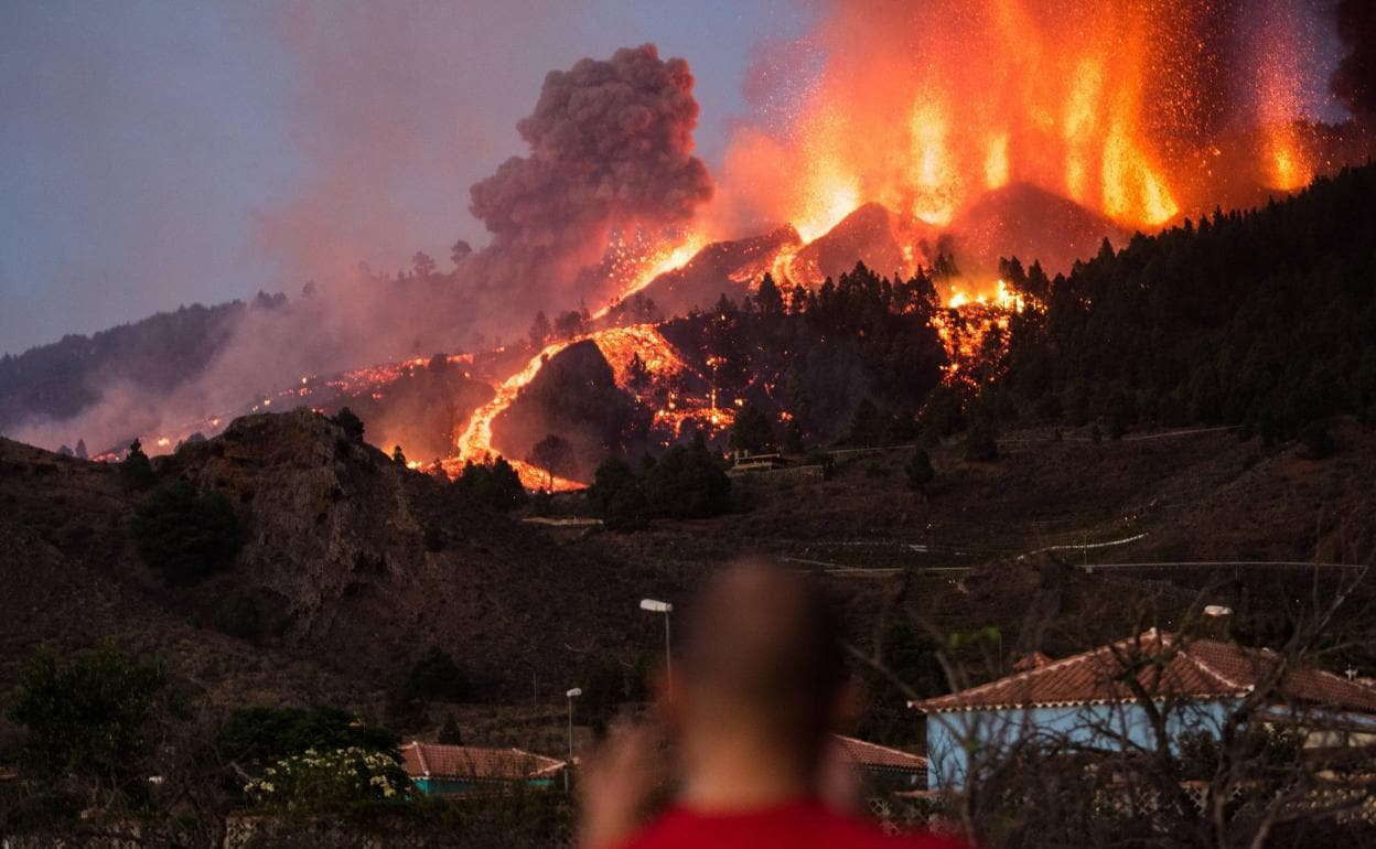 Imagen tomada en septiembre, días después de la erupción, en la que se aprecian las coladas de lava del volcán de Cumbre Vieja, 