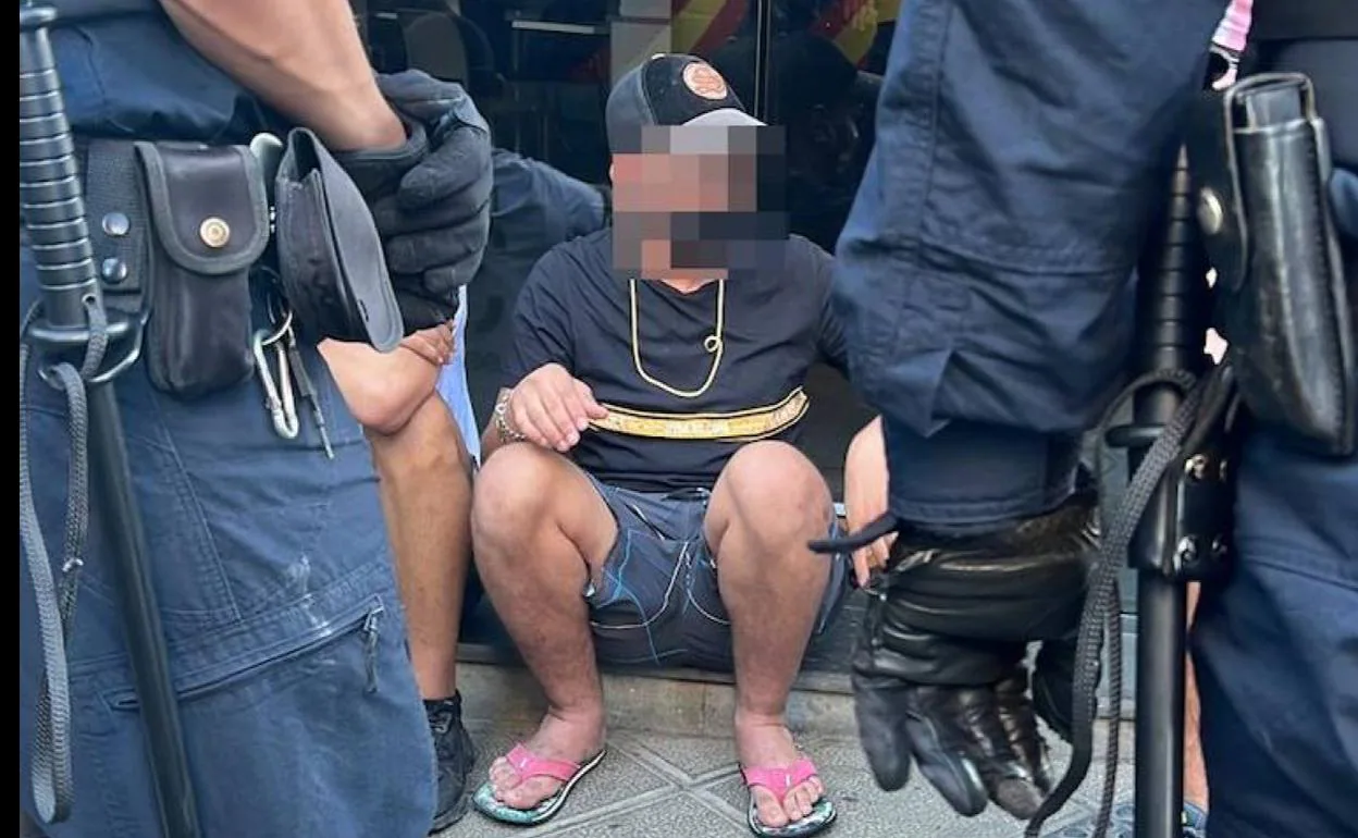 Seis detenidos por un robo con violencia en la estación de San Telmo