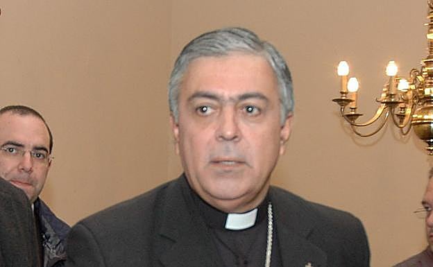 El Obispo de Tenerife la vuelve a liar: homosexualidad, pecado mortal y alcoholismo