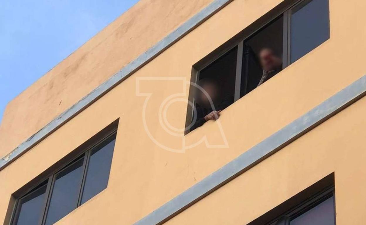 Desalojan a una familia de un piso en Telde