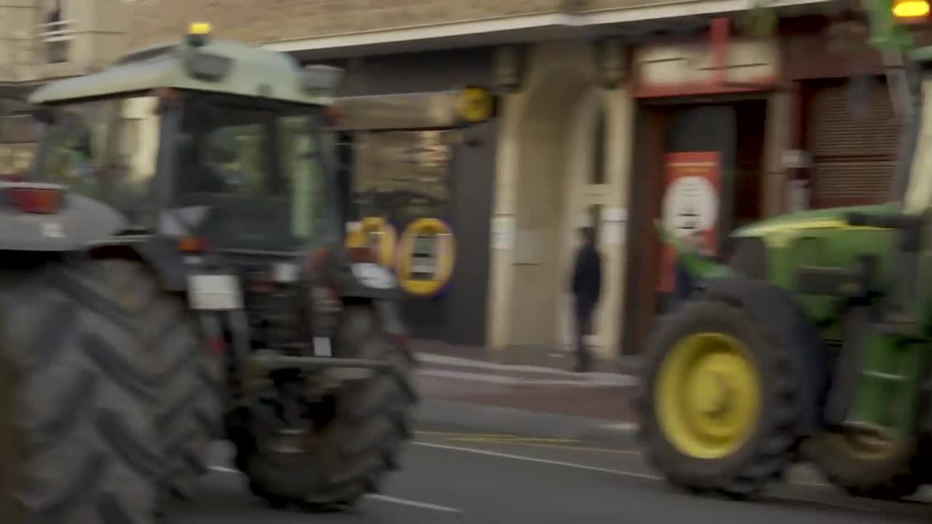 Una tractorada en Logroño denuncia la situación de agricultores y ganaderos