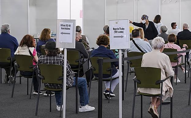 Canarias notifica 15 muertes y 2.327 casos de covid