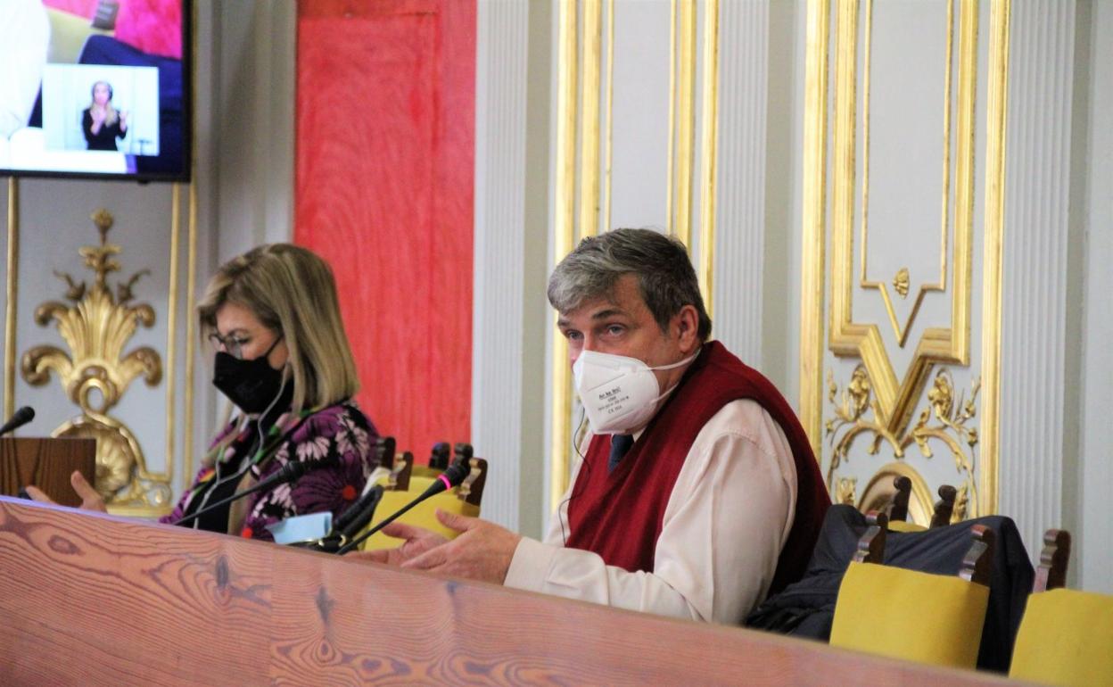 Javier Doreste interviene en el último pleno de la capital grancanaria. 