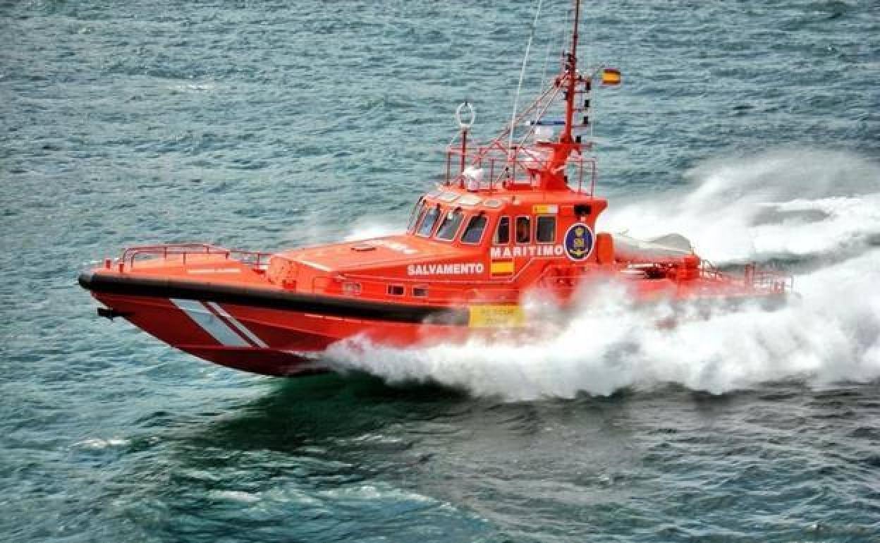 Salvamento tardó «escasos minutos» en activar el rescate de la lancha hundida