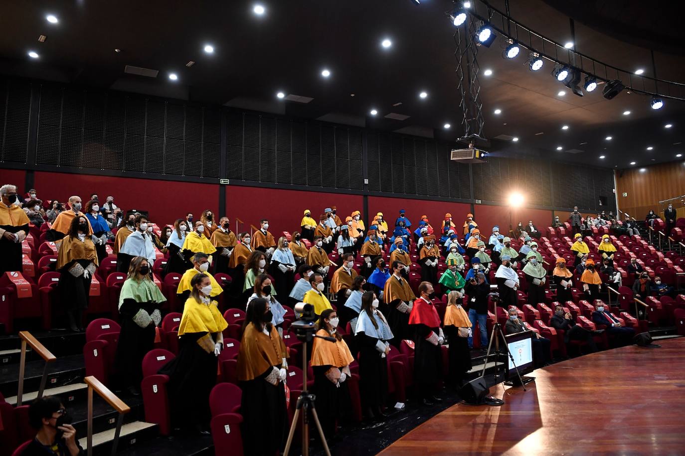 Vista general del paraninfo donde se invistió hoy a los nuevos doctores y doctoras de la ULPGC. 