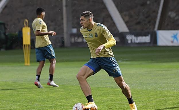 Imagen principal - La UD se queda como está tras el último día del mercado invernal