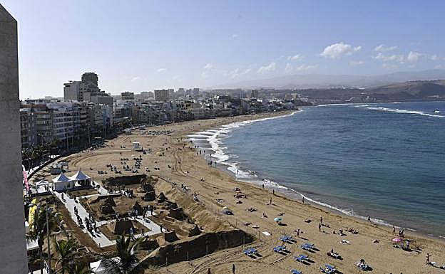 Imagen principal - La recaudación solidaria del Belén de Arena, repartida entre cinco comedores sociales