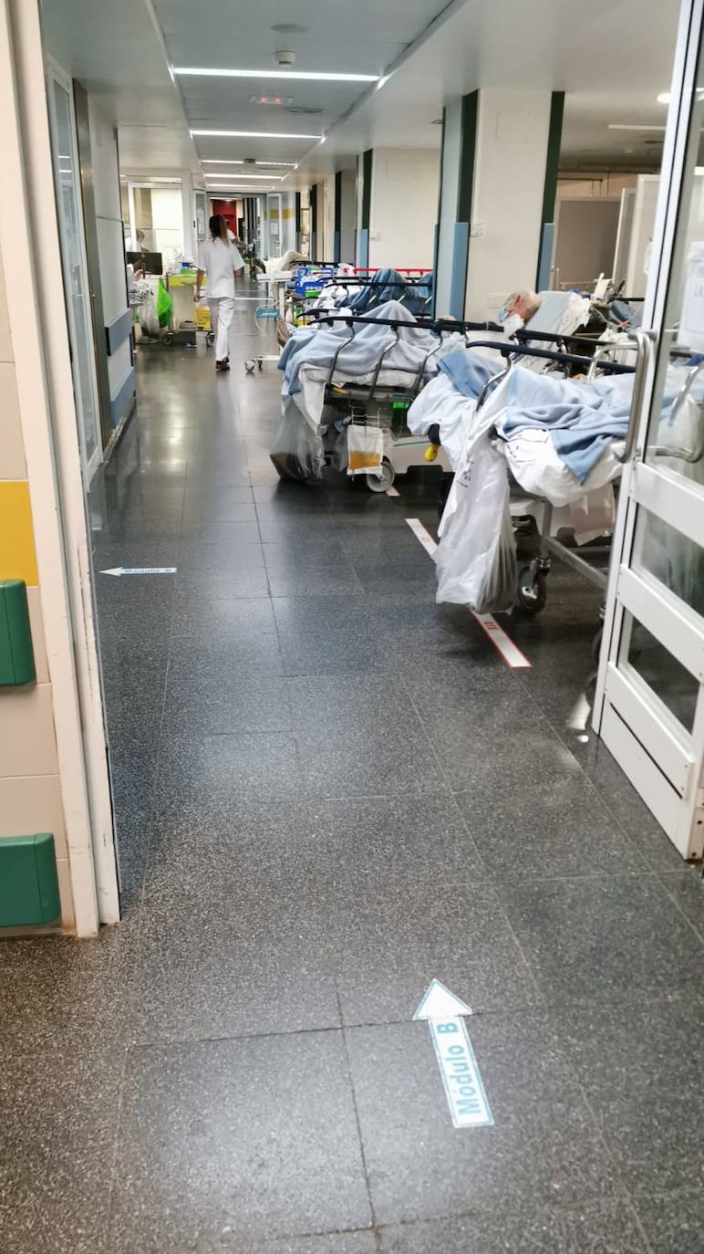 Una campaña en Change.org pide el cese del equipo directivo del Hospital Insular