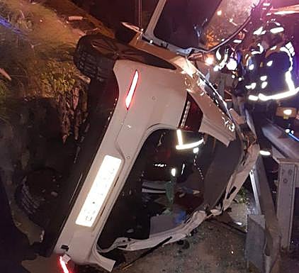 Otra imagen de la actuación de los bomberos en la TF-5. 