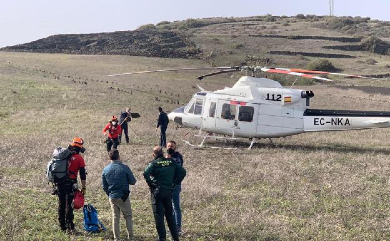 Operativo de rescate coordinado por la Guardia Civil y el Consorcio de Emergencias en Volcán de La Corona. 