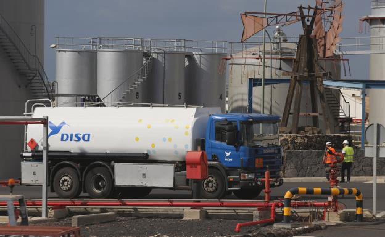 Vehículo para recarga de carburante. 