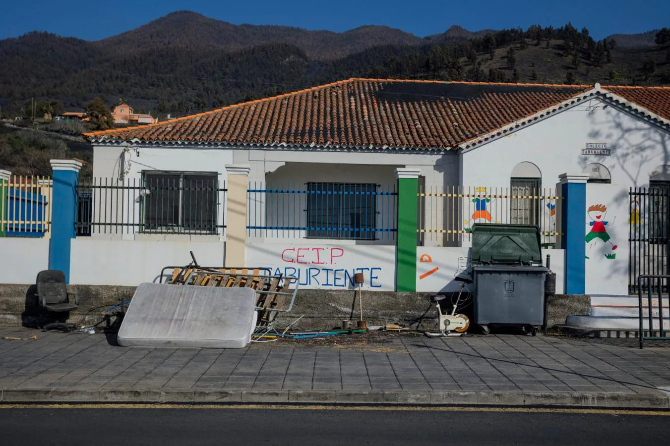 Fotos: La retirada de ceniza de La Palma avanza a buen ritmo