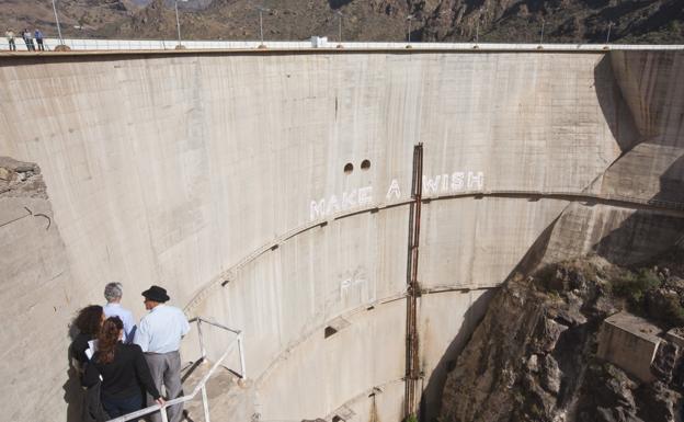 Imagen del muro de la presa de Soria, el vaso inferior de la central hidroeléctrica de bombeo que construirá REE. 