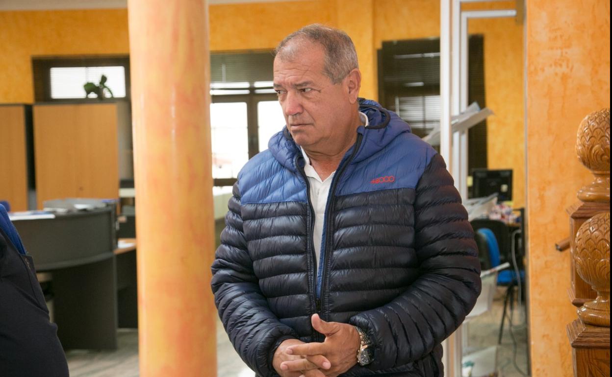 Tras la primera condena por un delito de cohecho en 2005, Cazorla resultó de nuevo elegido como alcalde de Antigua. 