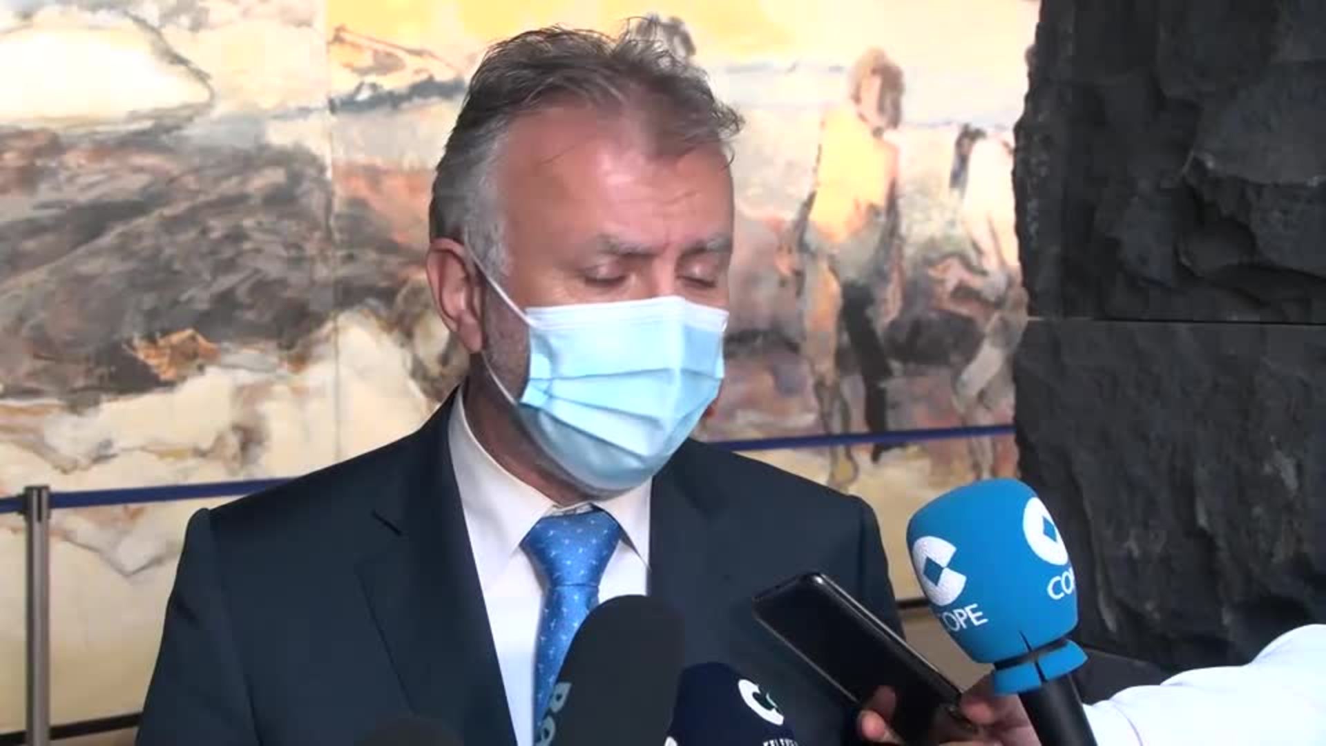 Ángel Víctor Torres recibe al equipo femenino de voleibol CV Haris (Sanaya Libby’s La Laguna)