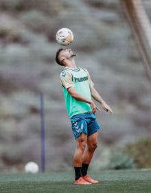 Imagen secundaria 2 - Pimienta ya medita soluciones en el once de la UD Las Palmas