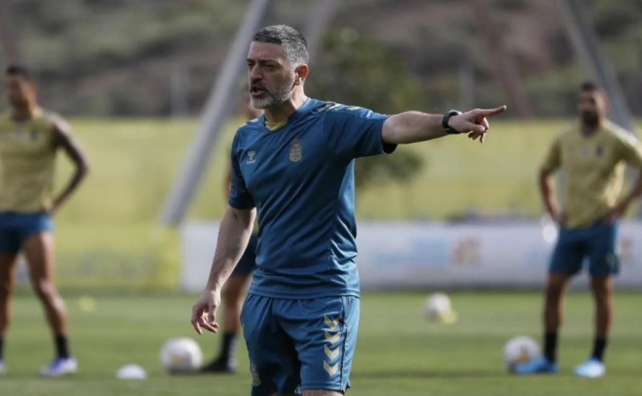 García Pimienta, durante un entrenamiento en la Ciudad Deportiva de Barranco Seco. 