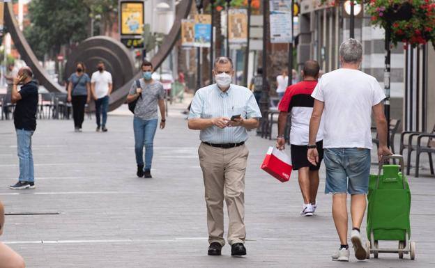 Seis muertes y 1.079 casos más de covid en Canarias