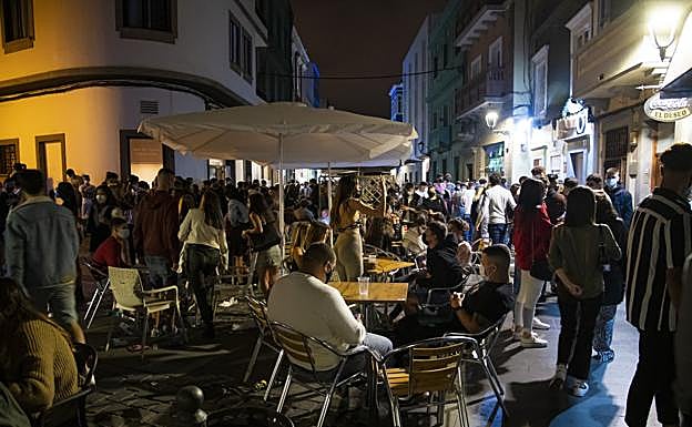 Imagen de archivo del ambiente en Vegueta el primer sábado sin toque de queda en la primavera pasada. 