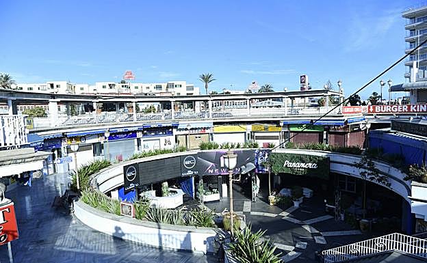 Vista del Centro Comercial Plaza de Maspalomas, en Playa del Inglés. 