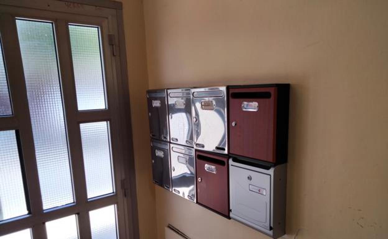 Imágenes de los buzones, tras cambiar los que ya eran inservibles. 