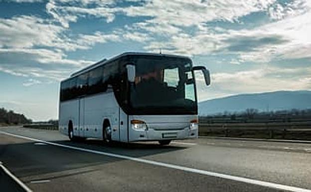 Dos de los tres canarios que están en Ucrania viajan en guagua hacia Polonia