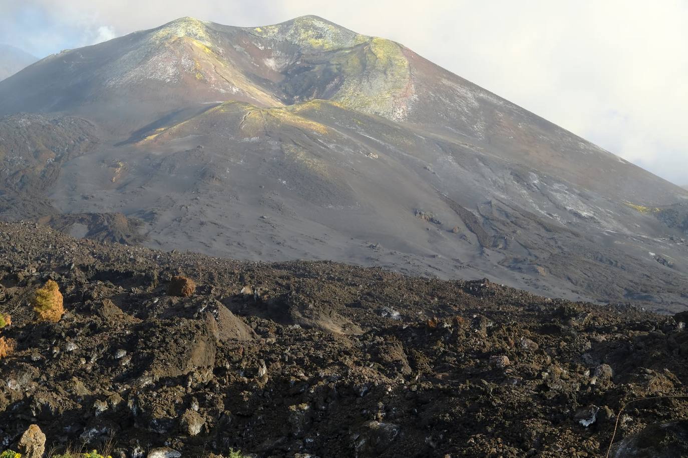 Fotos: Vista del volcán desde una zona de coladas